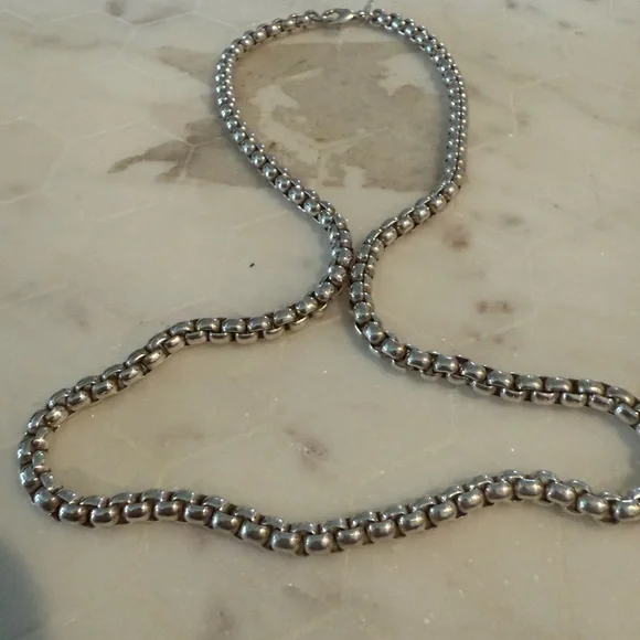 Elegant Silver Chain Necklace in 925 sterling silver 40.7 gram. 20” length. 100%